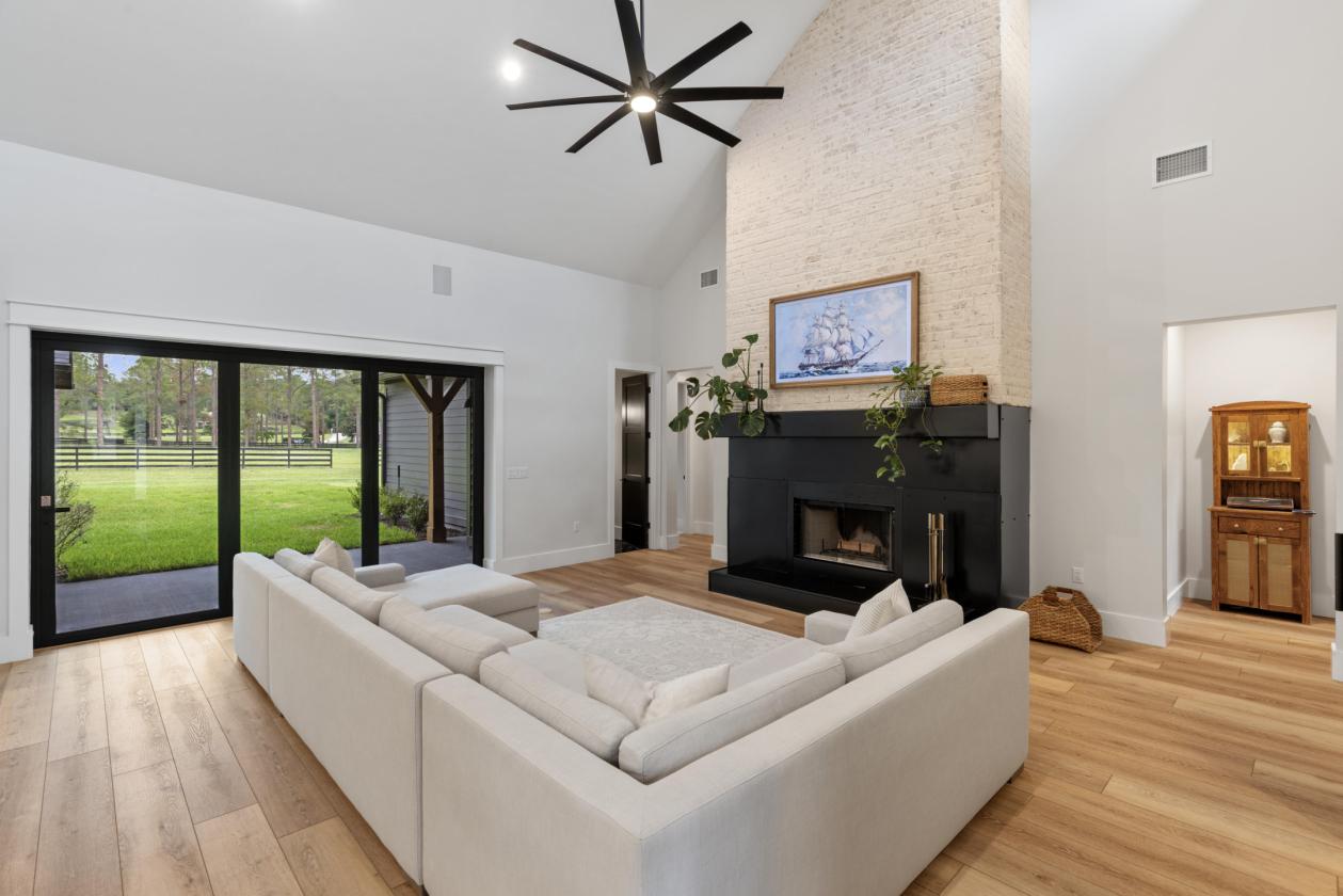 Lakewood Ranches Modern Estate - photo 29