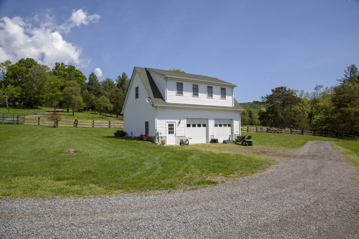 Over 170 stunning acres of rolling pastures, wooded areas