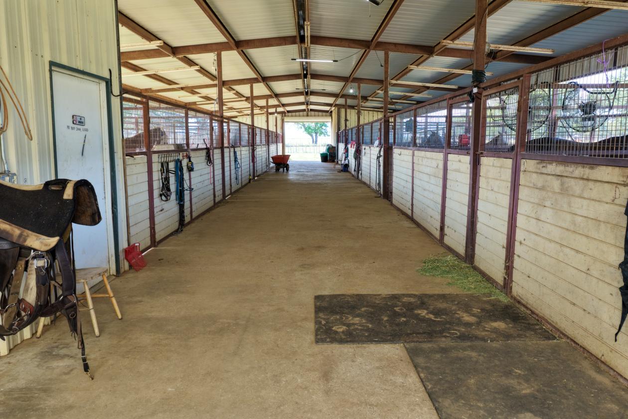 Income producing aquatread and covered arena - photo 14
