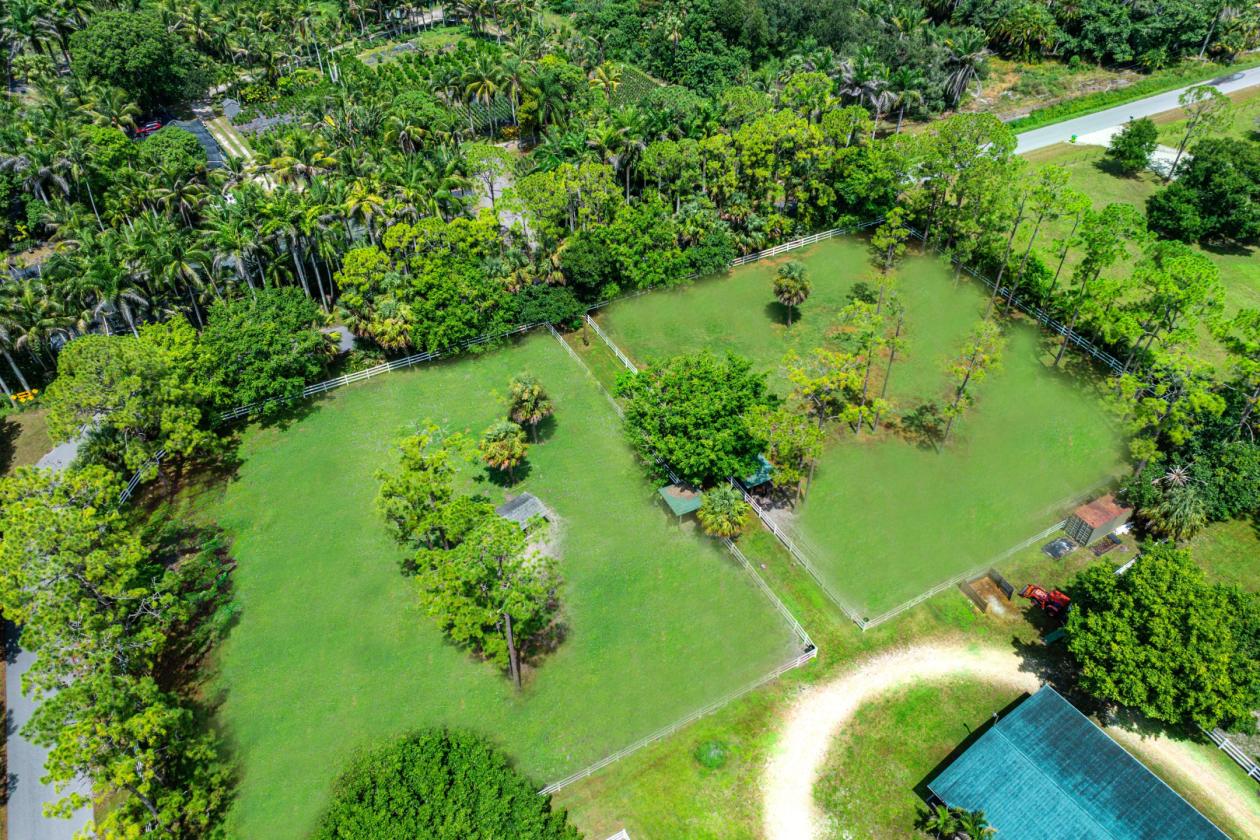 Spectacular 20-Stall Equestrian Estate on 6.34 Ac - photo 30