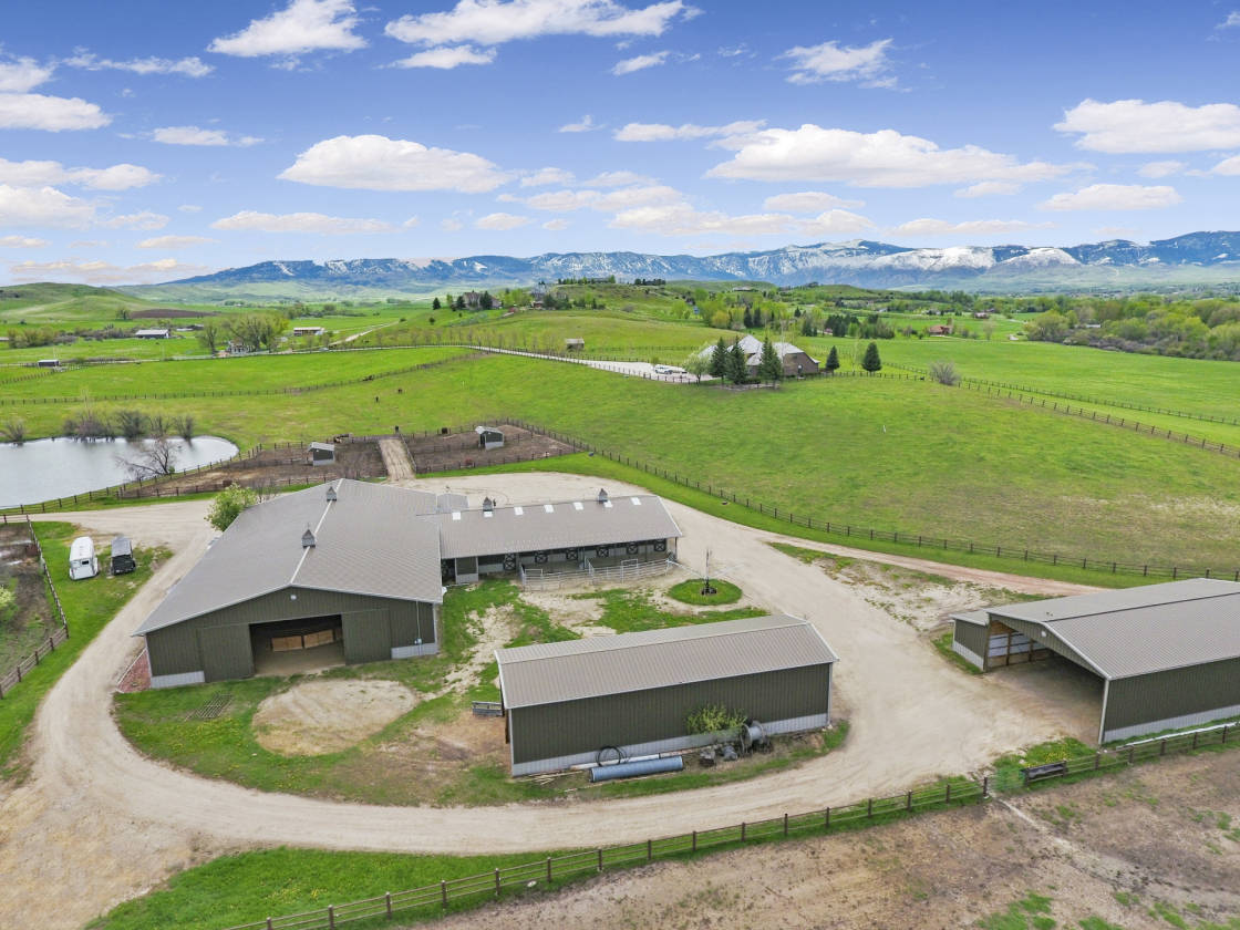 Beautiful equestrian estate with indoor arena, 104 acres & mountain