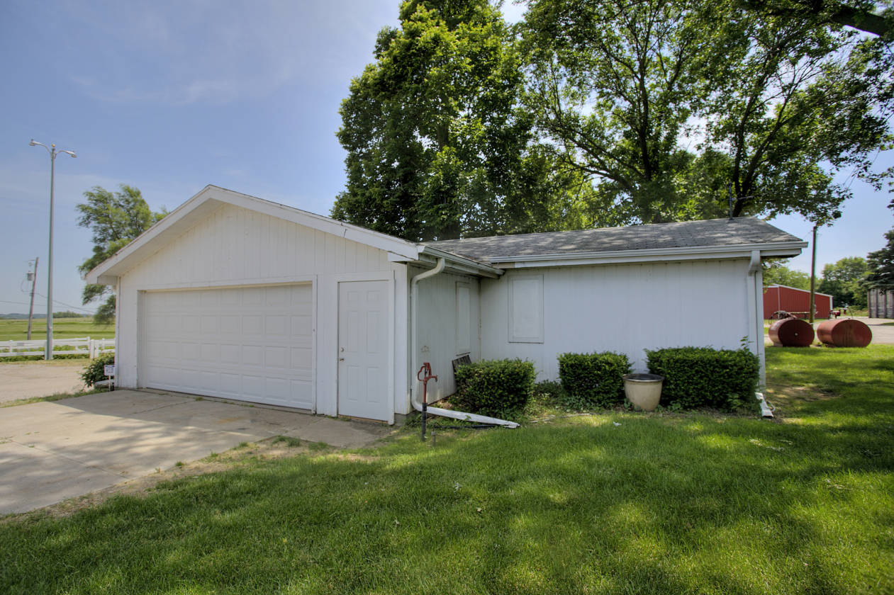 Horse Farm with 2 Homes, 40 Acres close to City! Omaha, Douglas