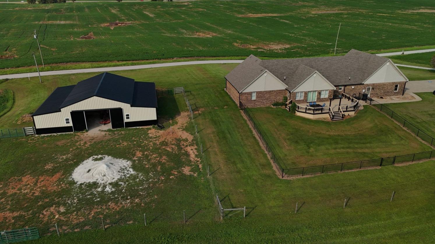Spacious Home with new Horse Barn - photo 5