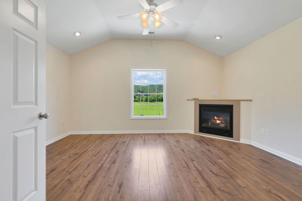 Stunning Equestrian Estate on 17 Acres - photo 18
