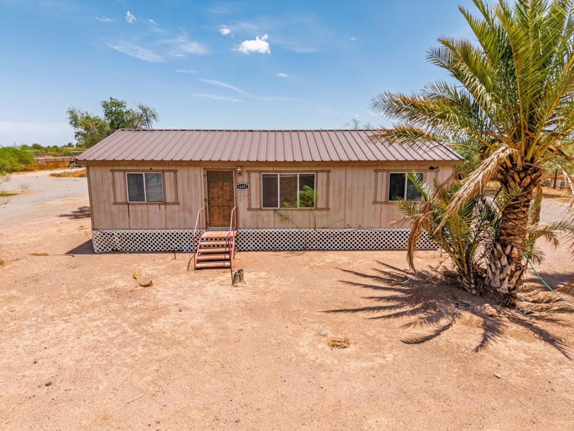 Affordable, clean, move in ready horse property! - photo 9