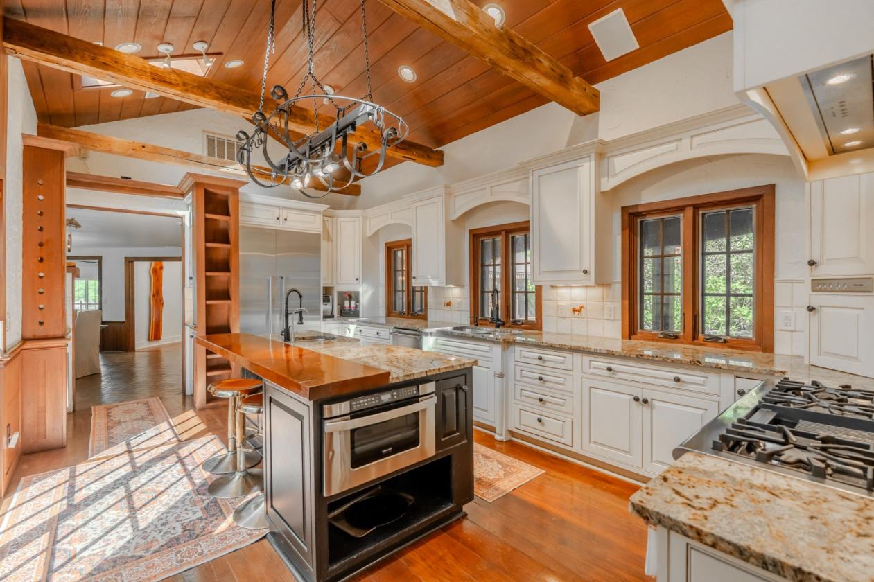 Historic 24 ac Equestrian Estate w Covered Arena - photo 16