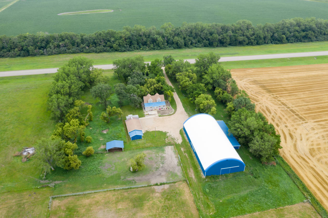 16.34 ACRE HORSE FARM 7000 SQ FT COVERALL BARN &... Watertown