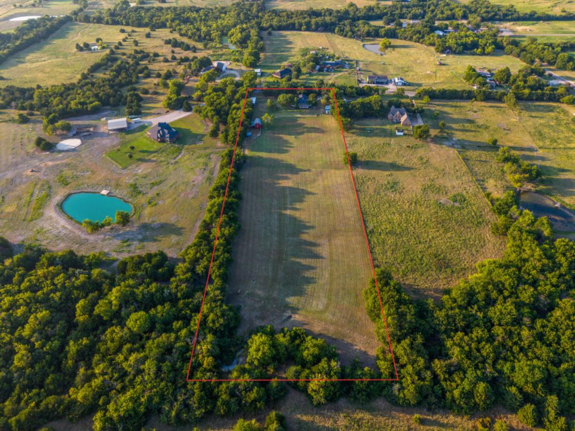 5.57 Secluded Acres Outside of the City Limits - photo 2