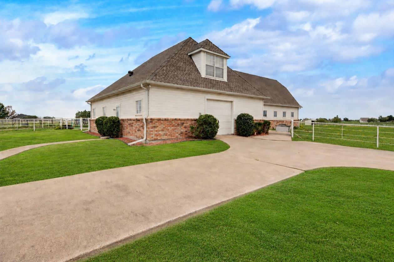 Beautiful 7-Acre Horse Property - photo 5