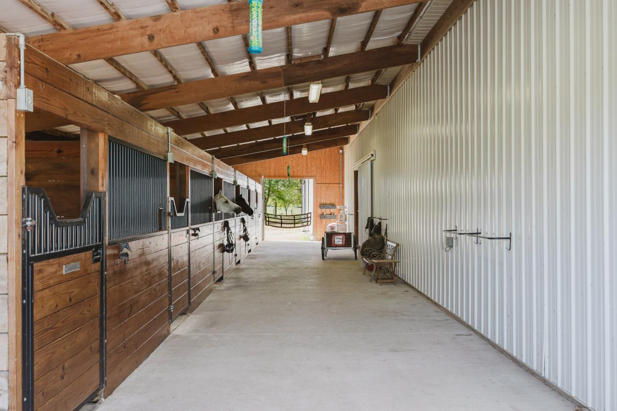 Exceptional equestrian estate on 18+ acres! - photo 17