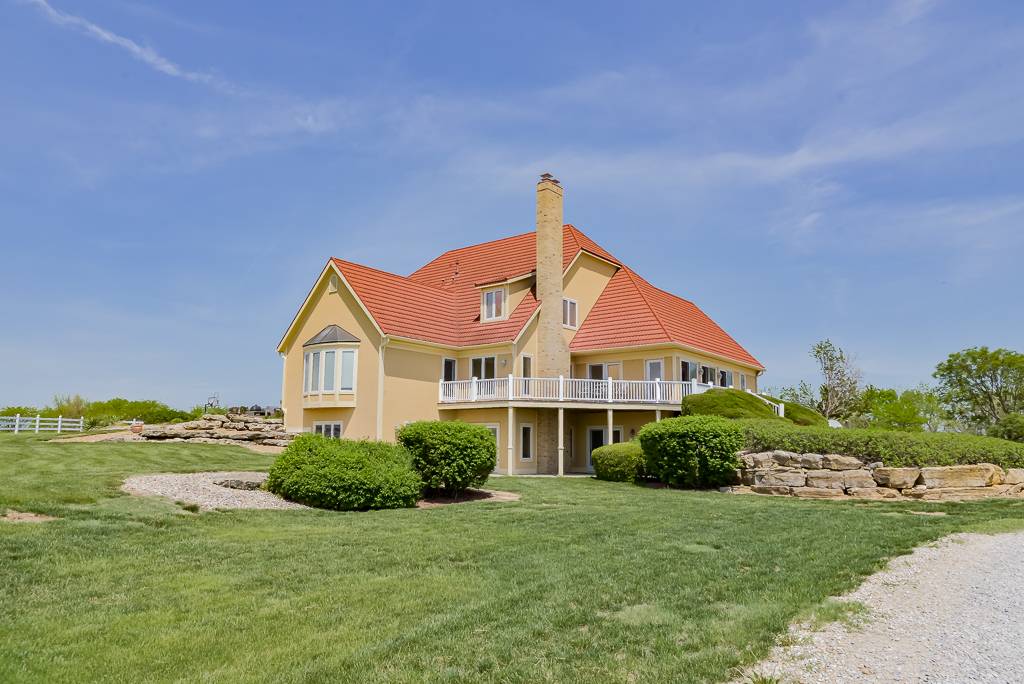 Exquisite Custom Ranch on 81.7 Acres - photo 6