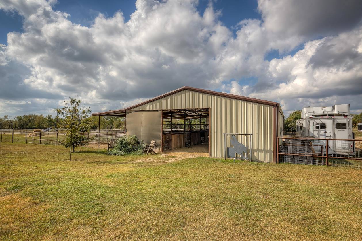 26 Acre Estate with Horse barn and pond! | Sulphur Springs, Hopkins ...