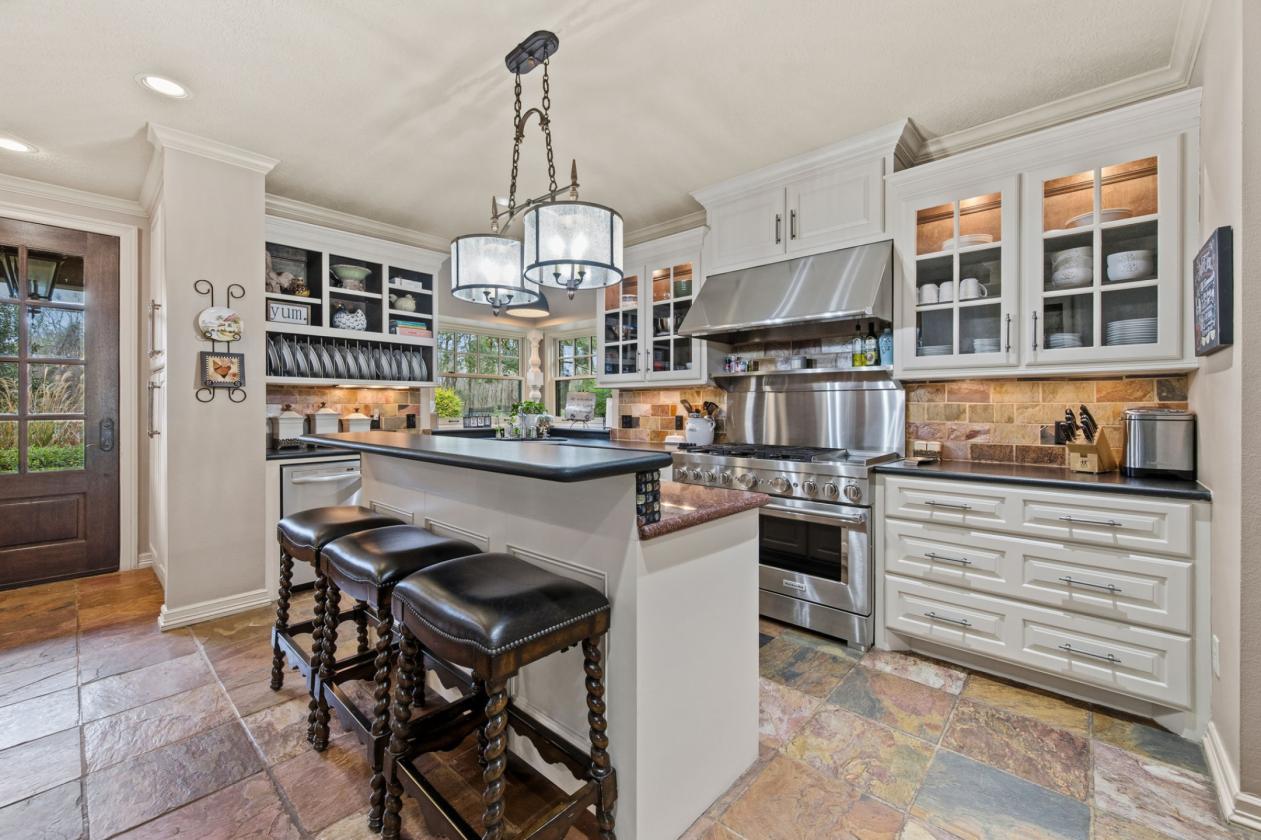 Extraordinary Luxury Equestrian Retreat on 7.1 AC - photo 4