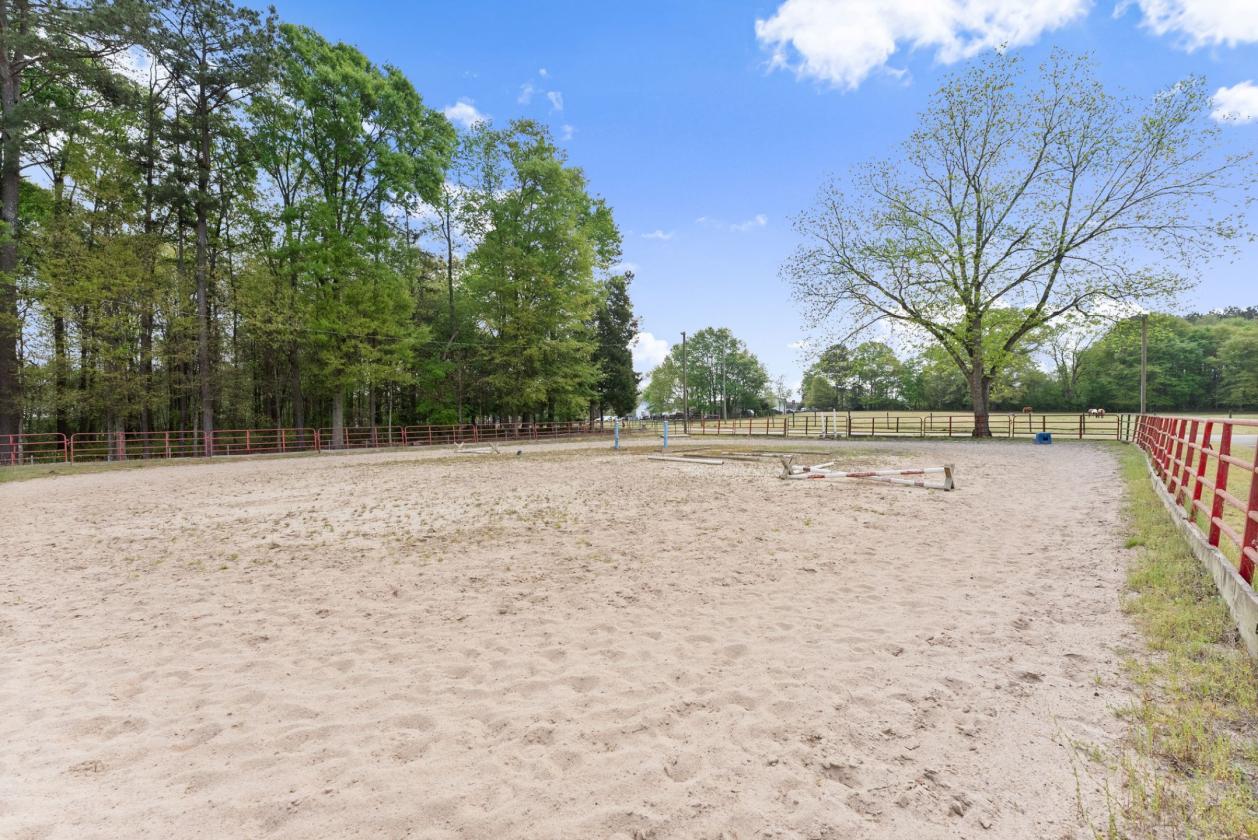 Beautiful Equestrian Estate on 19.8 Acres - photo 22