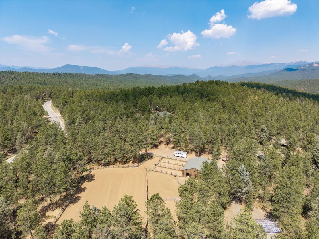 WHERE COLORADO HORSE COUNTRY MEETS LUXURY LIVING - photo 4