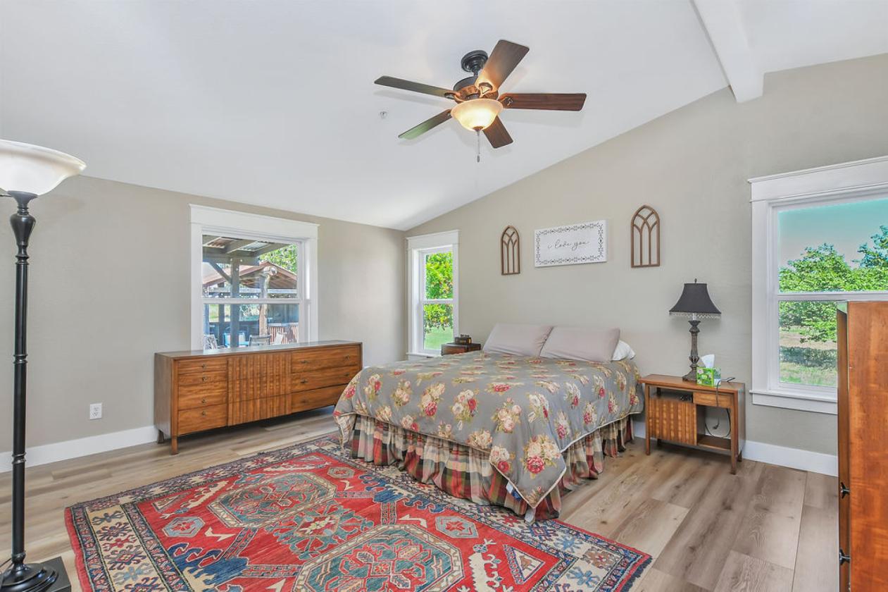 Premier Roping Property | Lighted Arena & Chute - photo 21