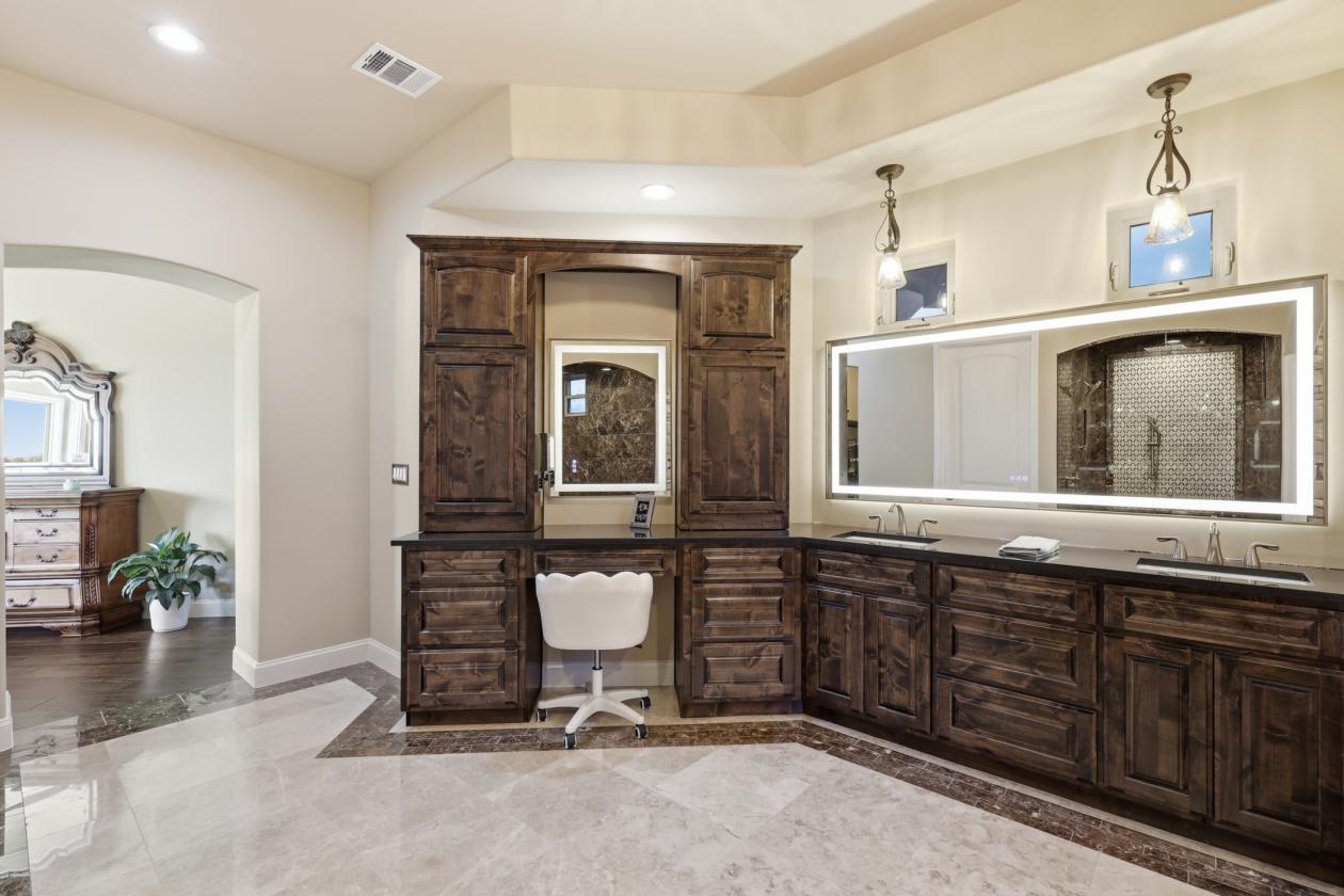 Gated Luxury Estate with Unmatched Views on 5 Acres - photo 23