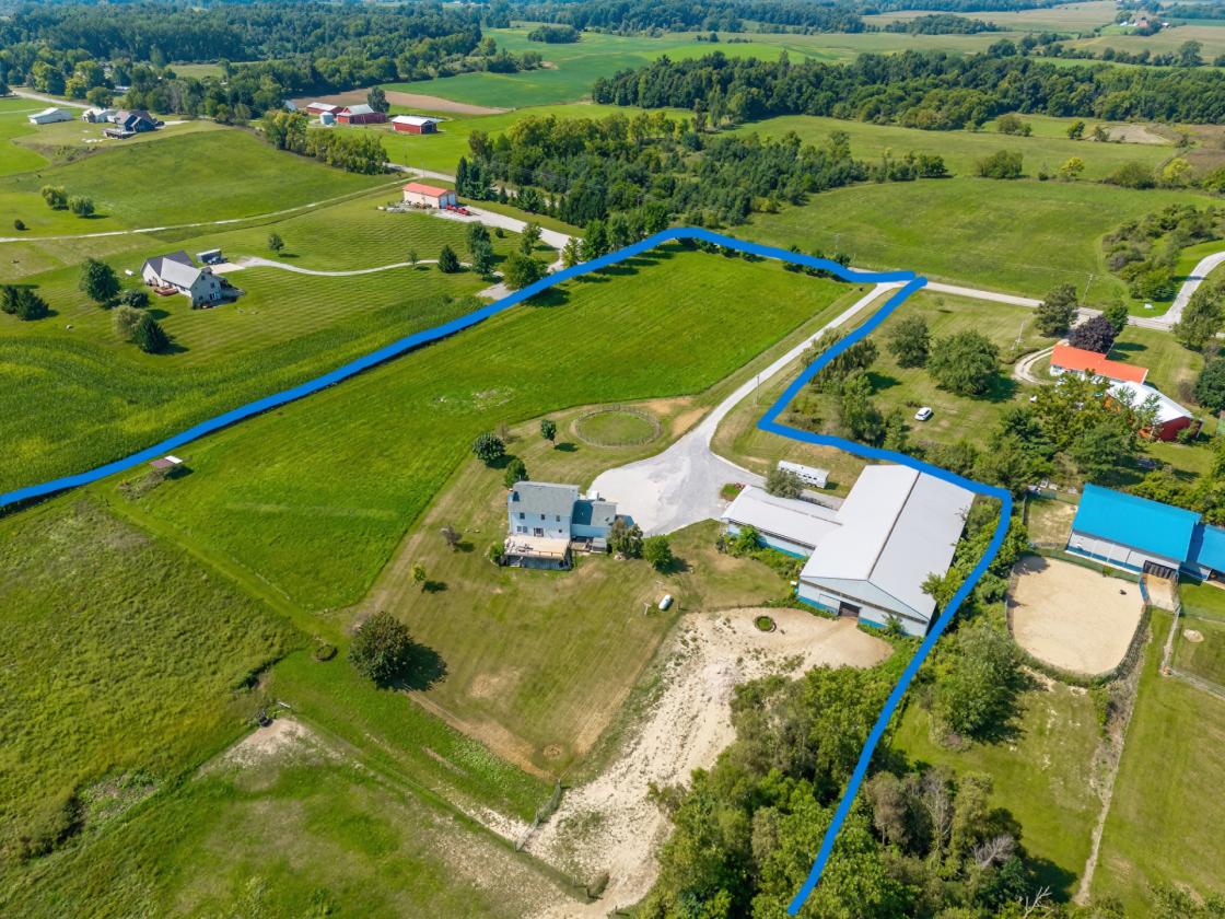 60x12 indoor riding arena,11 Stalls,10 acres,4 bed - photo 8