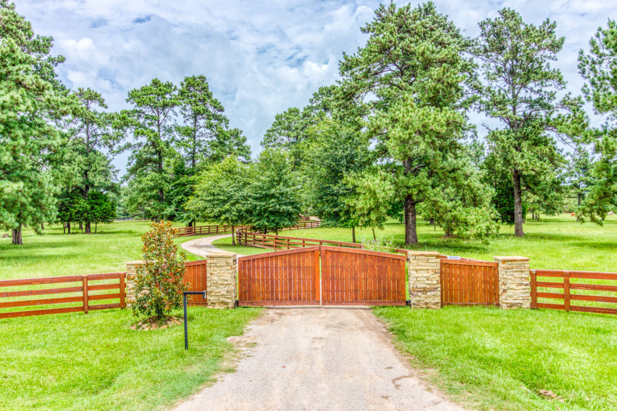 Stunning, Custom home on 22+ unrestricted acres just minutes from