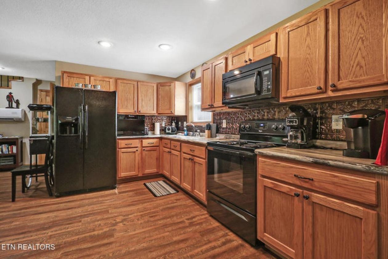 Craftsman home in White Oak community in BSF - photo 17
