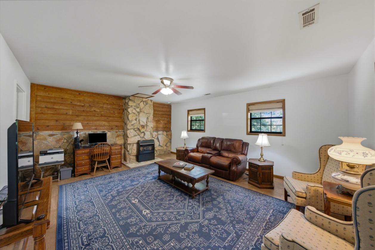 Horse property with mountain views! - photo 7