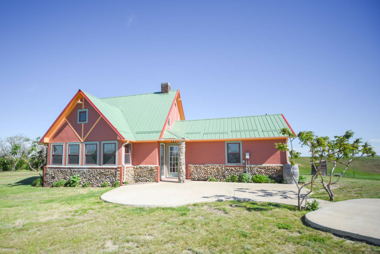 Montana horse property with mountain view Chinook, Blaine County, Montana