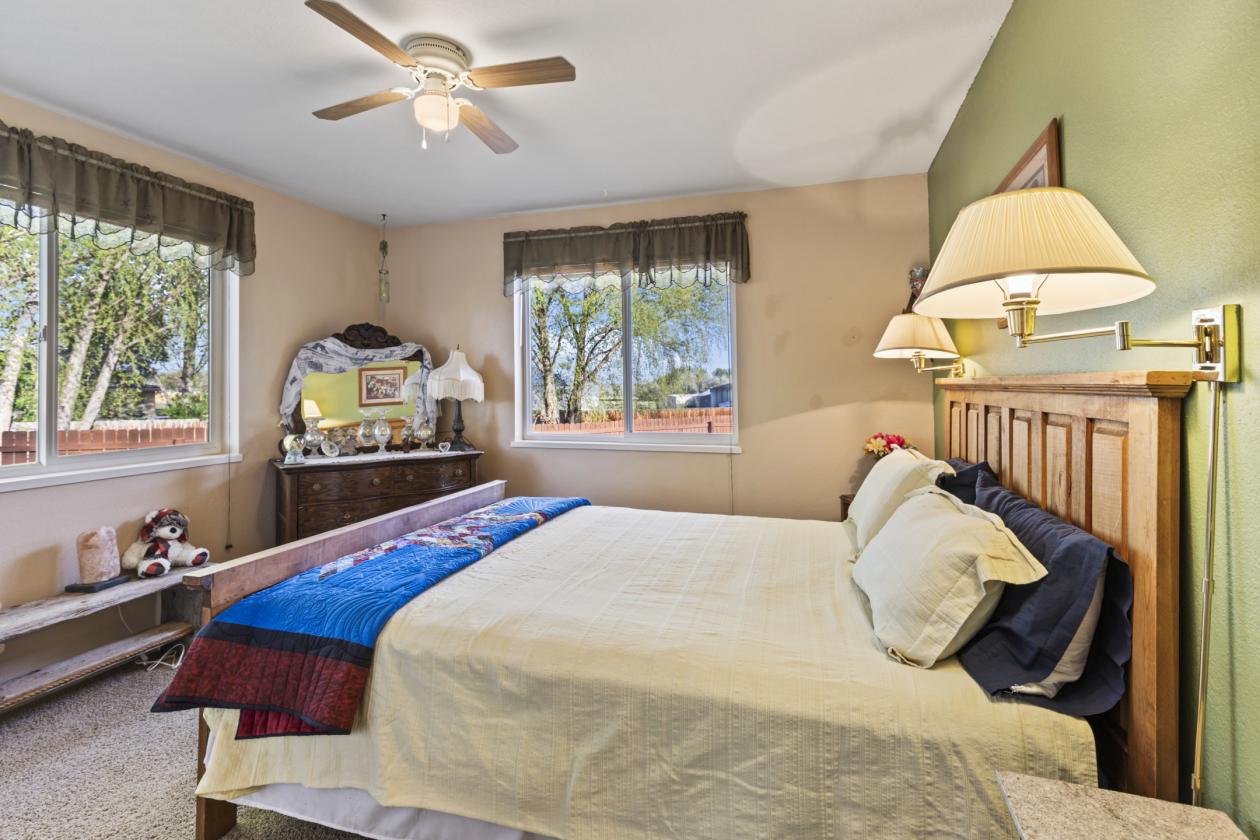 Beautiful Spring Creek Mesa Equestrian farm! - photo 20