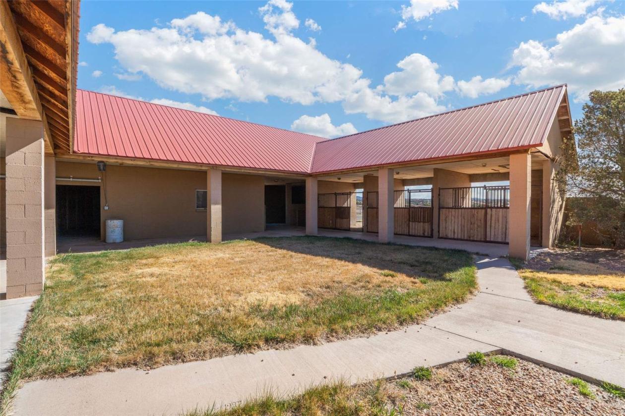 *** PRICE CHANGE***NOW $795,000 (WAS $900,000) - photo 4