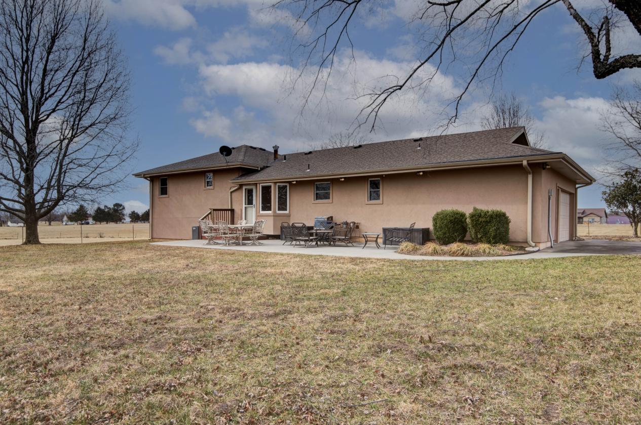 : CUSTOM HOBBY RANCH...SOLD....OF COURSE! - photo 3