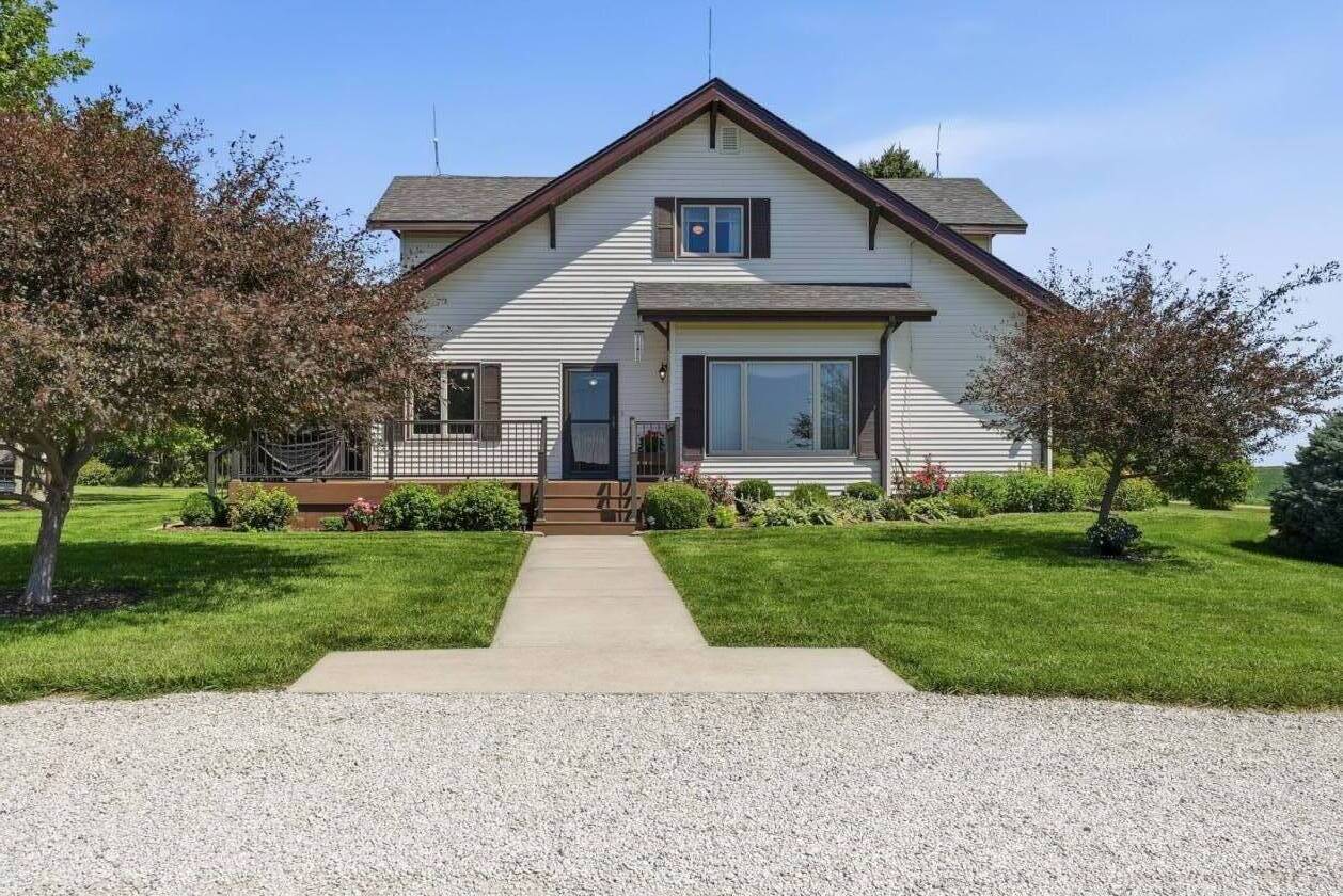 Meticulously Well Maintained Acreage! - photo 2