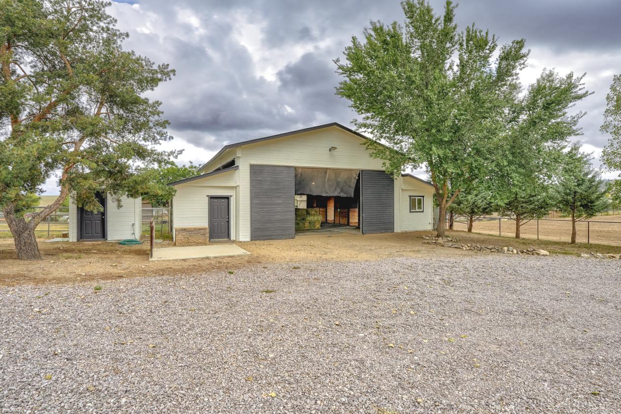 Exquisite Horse Property, Trail access from home - photo 8