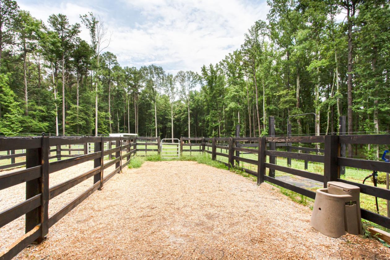 Turnkey Equestrian Property on 11+ Acres - photo 17