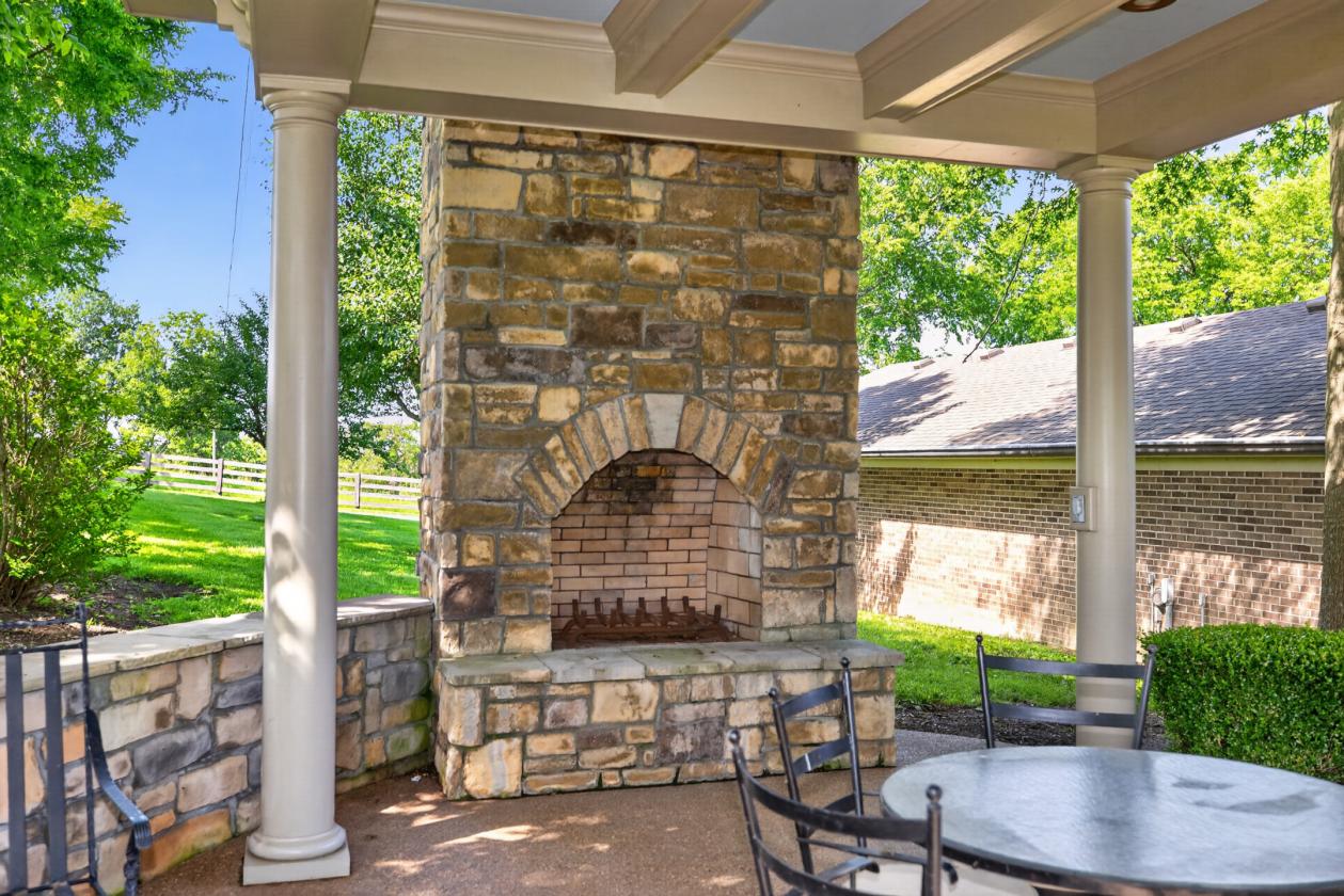 Luxury Estate with 48 acres - photo 10