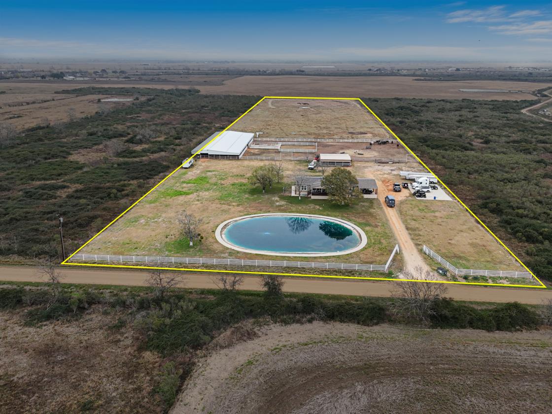 10 Acre Equestrian/Livestock Property - photo 1
