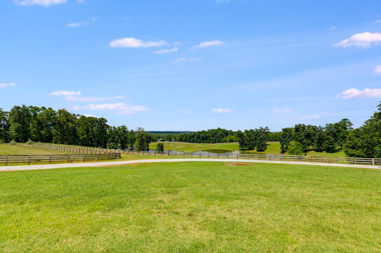 24+/- fenced acres - Custom Home - Barn with apt - photo 6