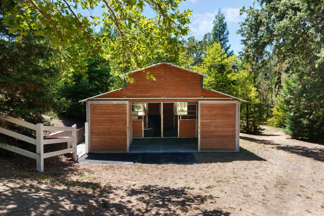 Gorgeous Equestrian Property in Sonoma County! - photo 5