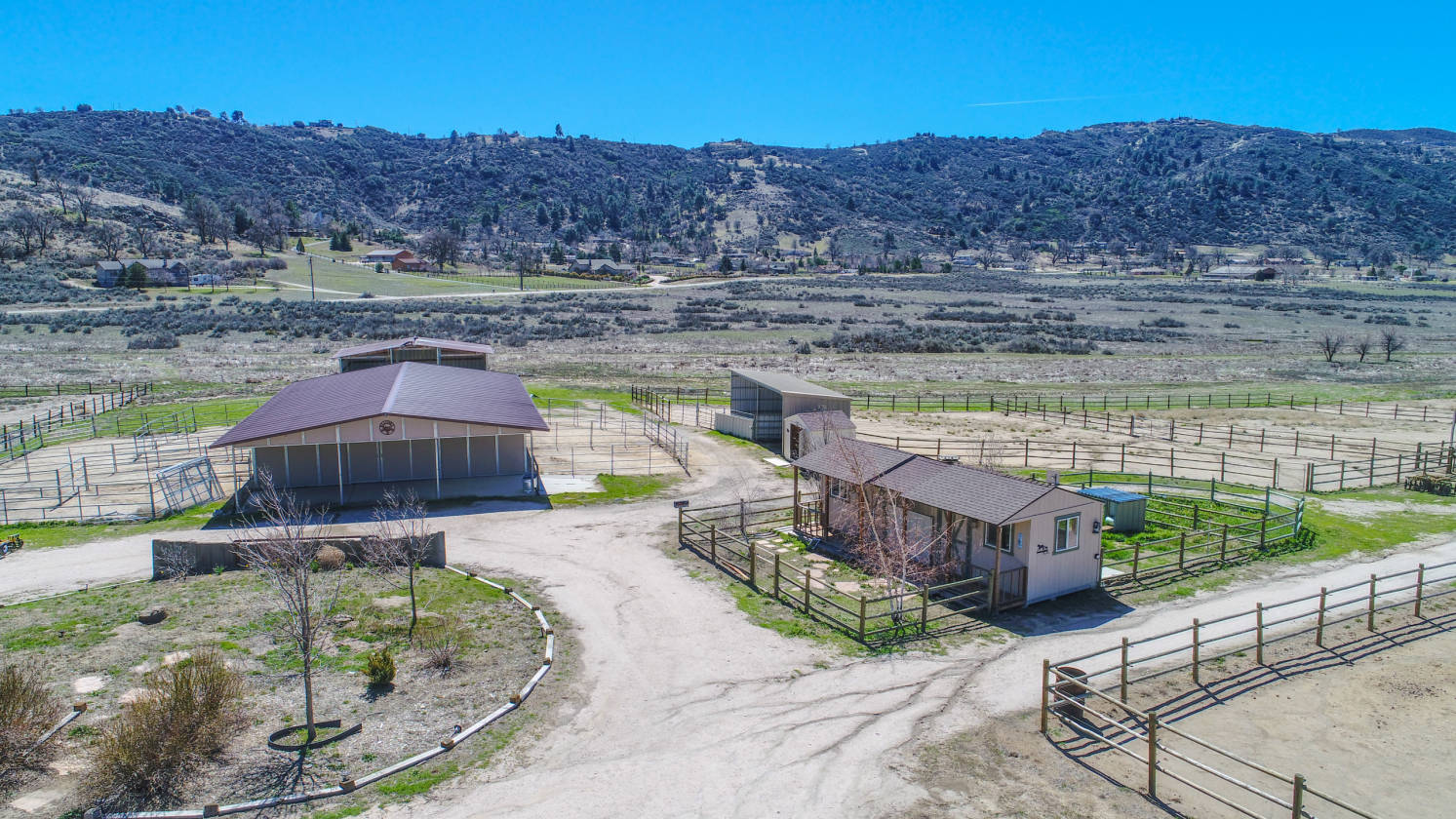 Completely Updated Magnificent 29 Acre Equestrian Lodge! Tehachapi, Kern County, California
