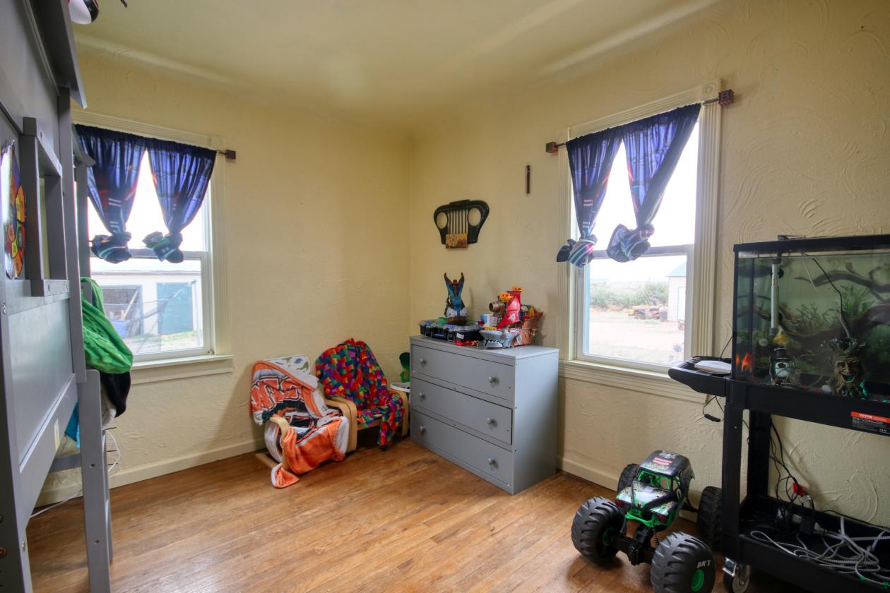 Peaceful Country Lifestyle on 2.5 Acres - photo 17