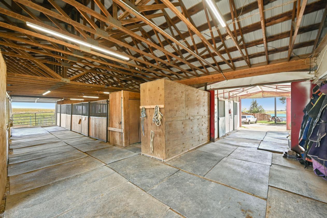 Boarding Facility - 40 stalls - 80 AC - 2 Homes - photo 9