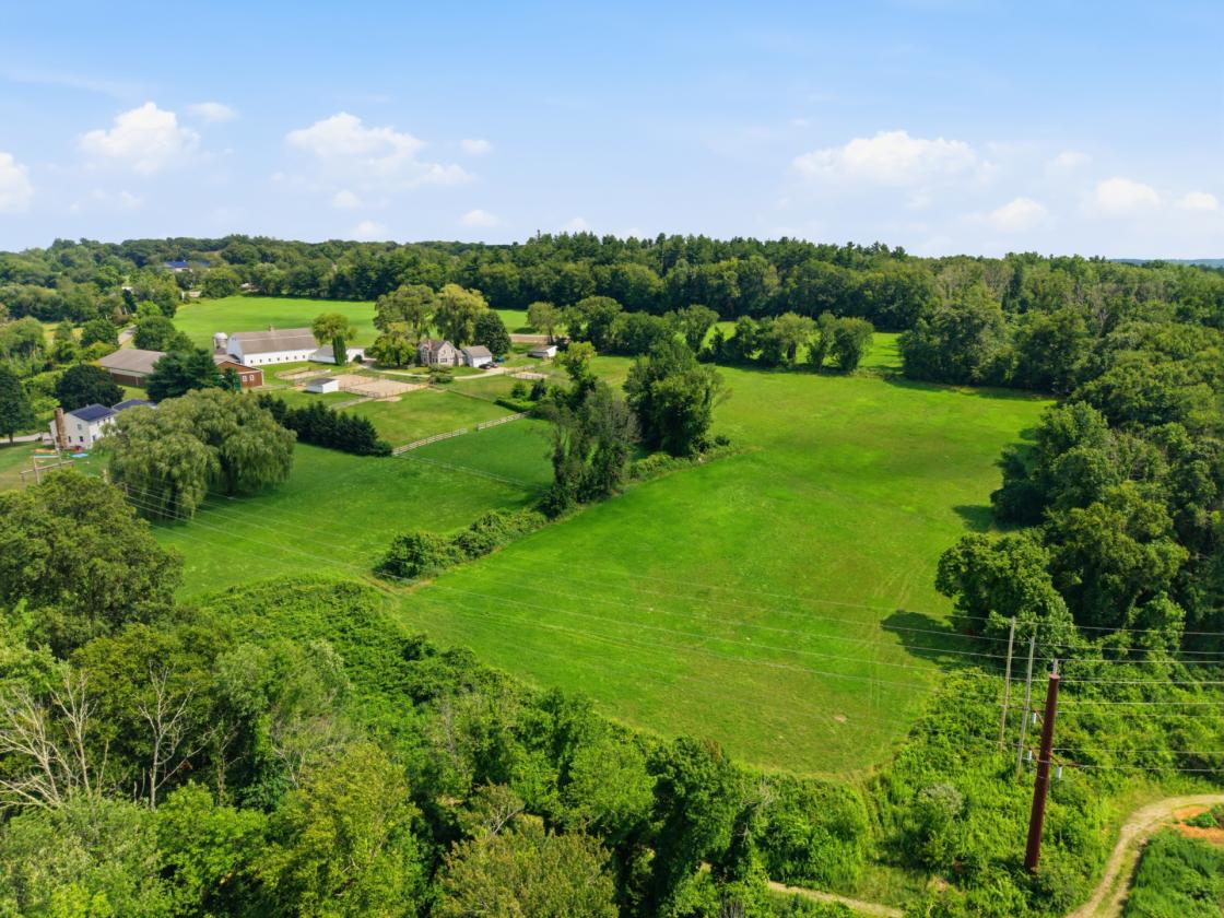 Horse farm with indoor arena & distant views - photo 29