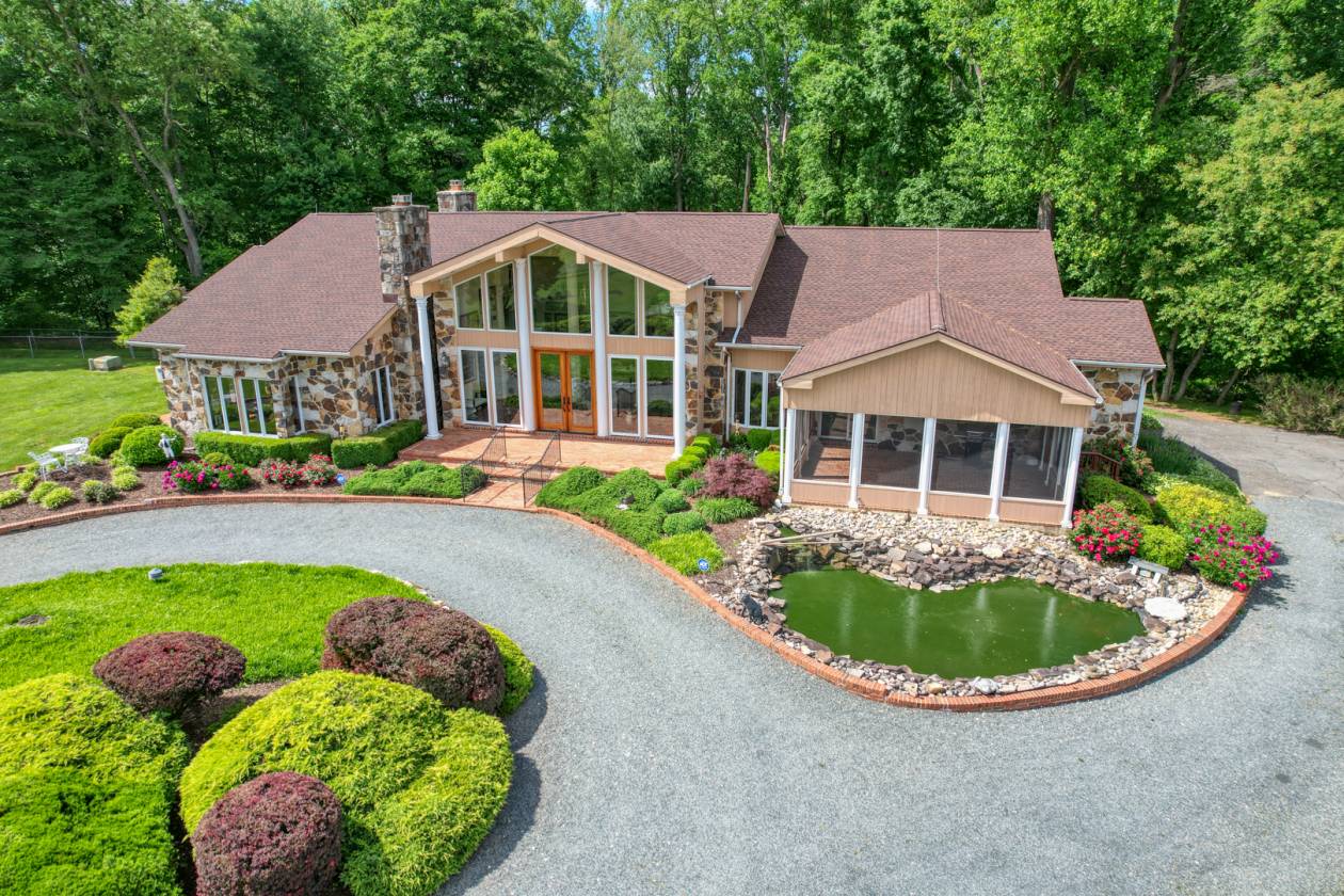 Horse Property for sale.