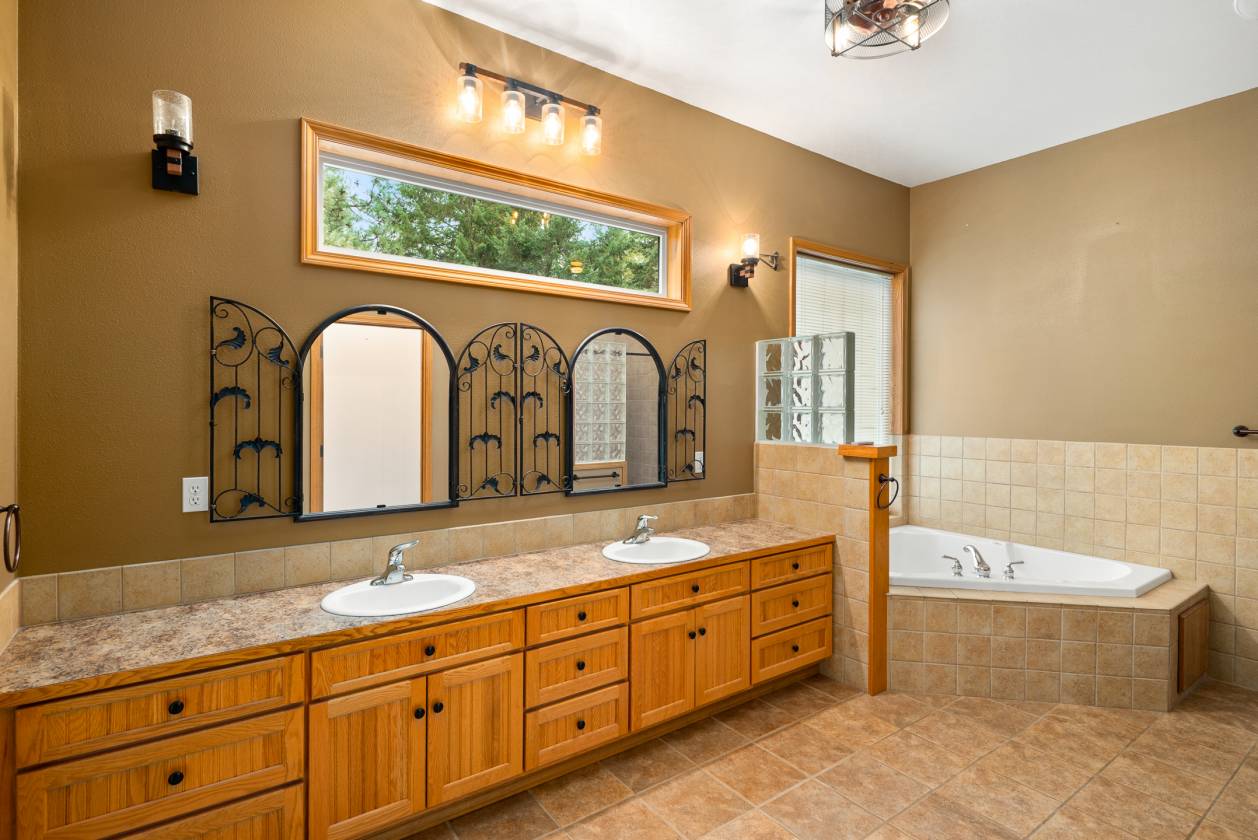 10 Acre Estate - photo 7