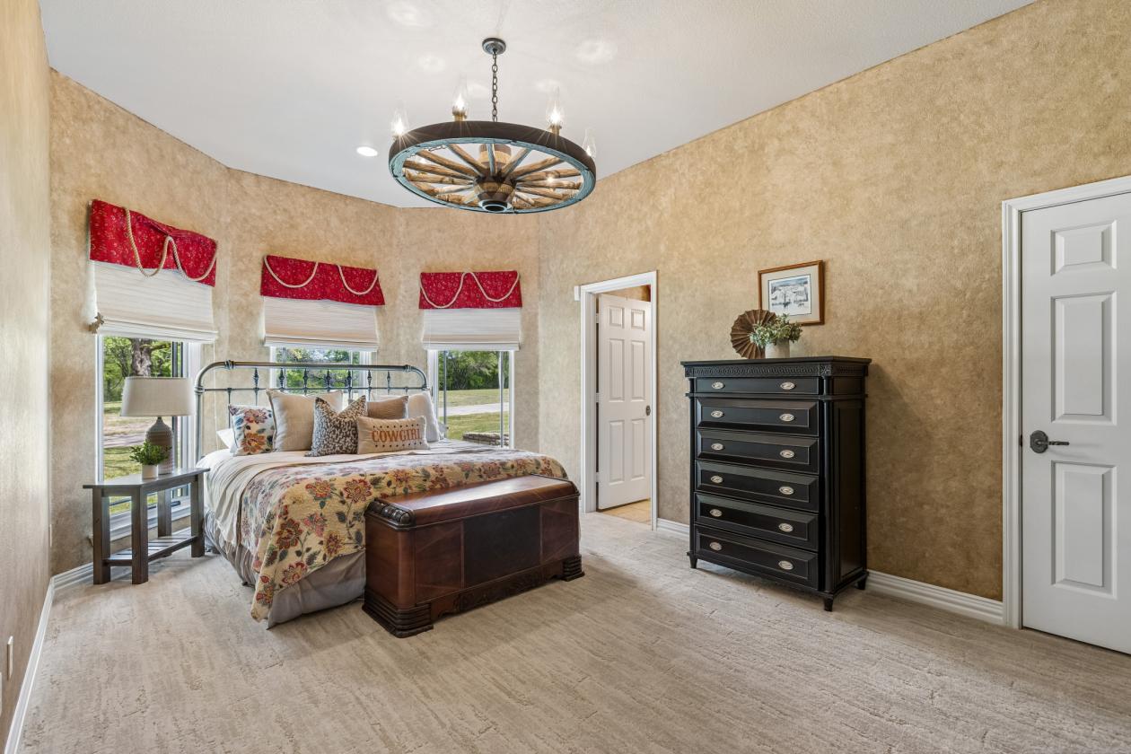 Luxury Living and Equestrian Infrastructure - photo 16