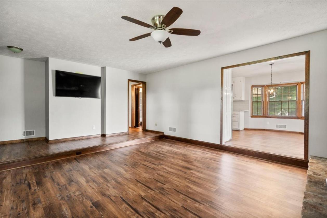 Classic Country Living on 11.5 acres - photo 12