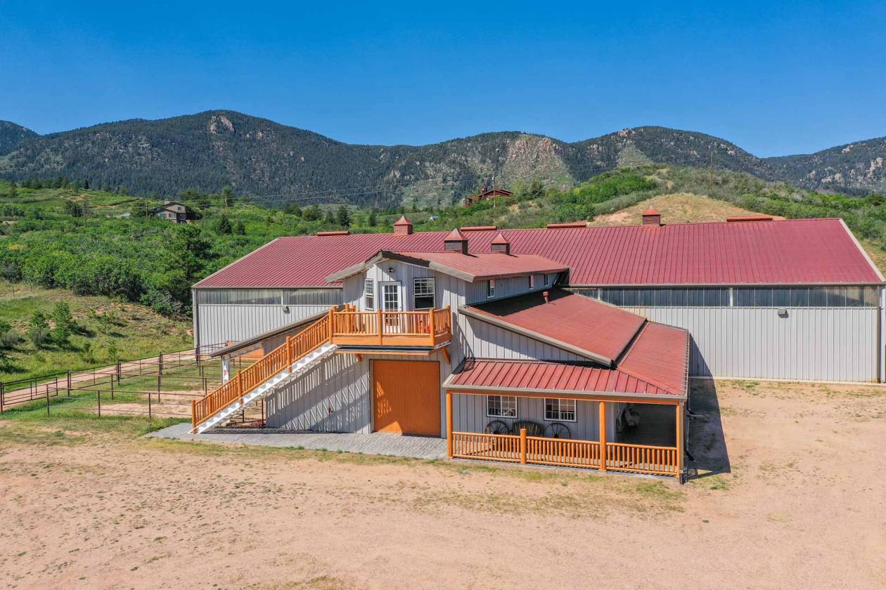 Equestrian Estate with Luxury Contemporary Home & Indoor Riding Arena - photo 27