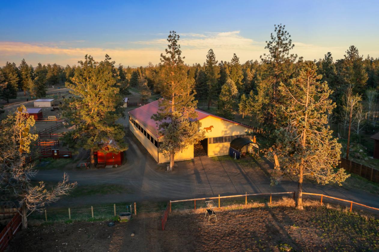 Spectacular Horse Facility near Sisters - photo 5