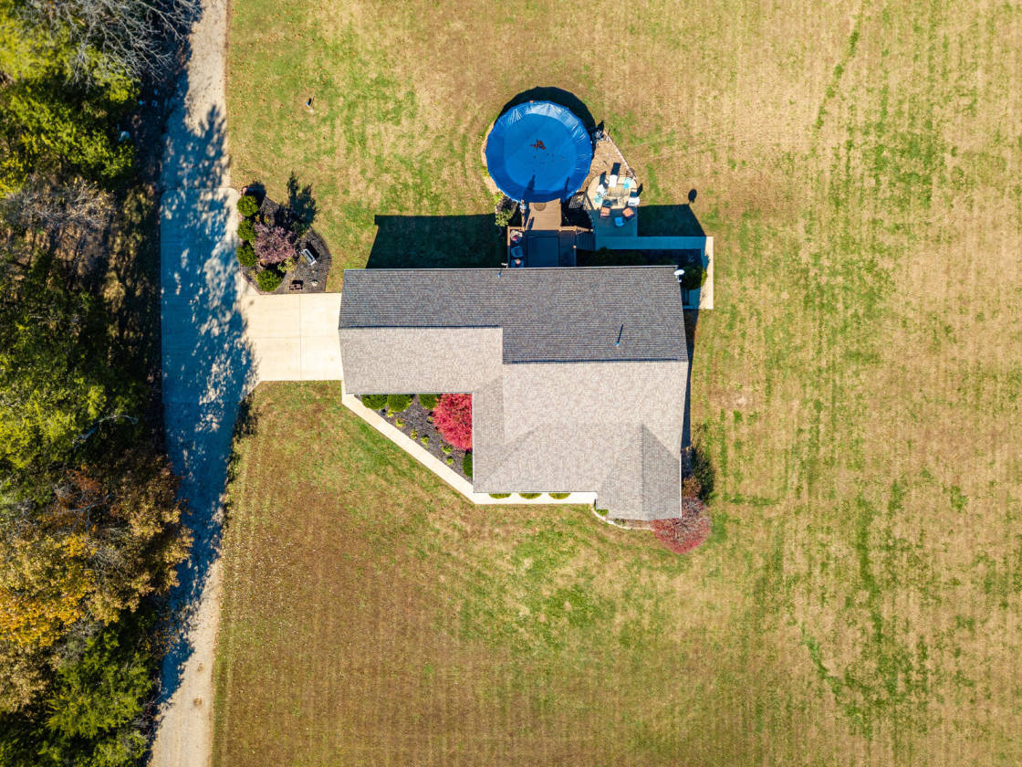 Home on 16 acres with River Frontage Guest home... Bonne