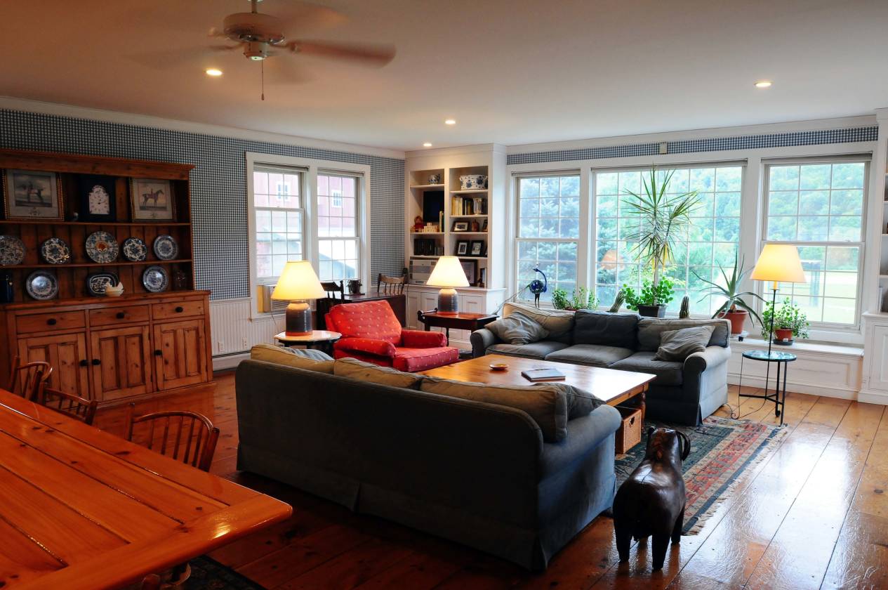 Spectacular equestrian estate in beautiful Vermont river valley