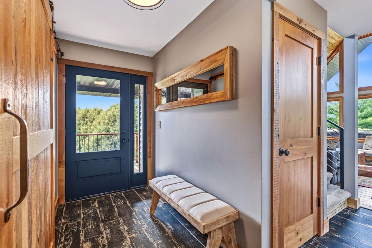 Gorgeous home on 10 acre equestrian property - photo 5