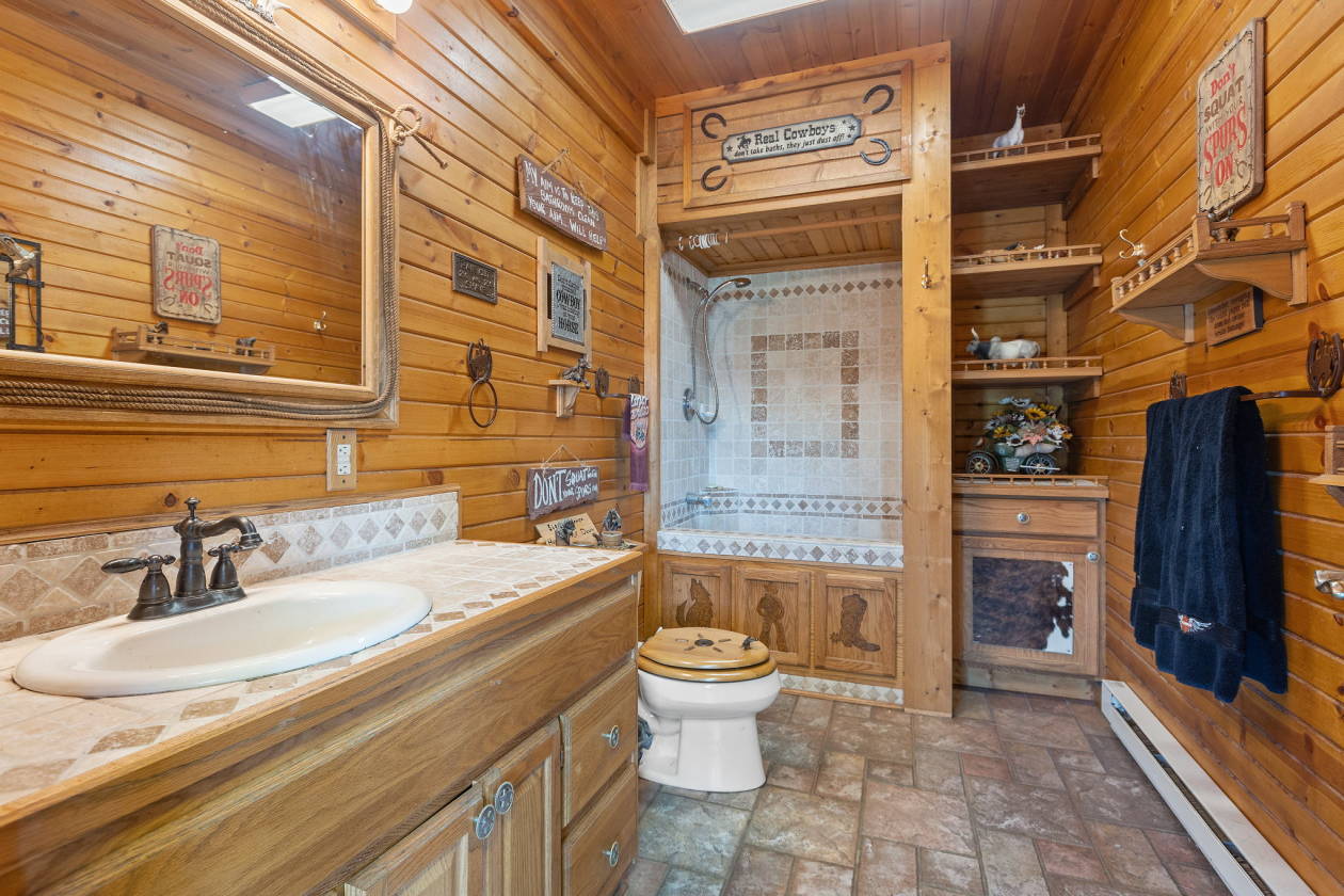 NEW PRICE! 38 ACRE HORSE FARM! - photo 18